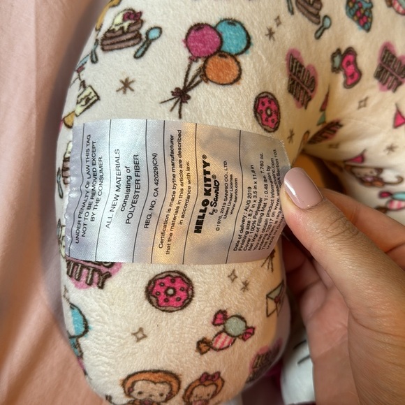 Hello kitty travel pillow - Picture 4 of 4